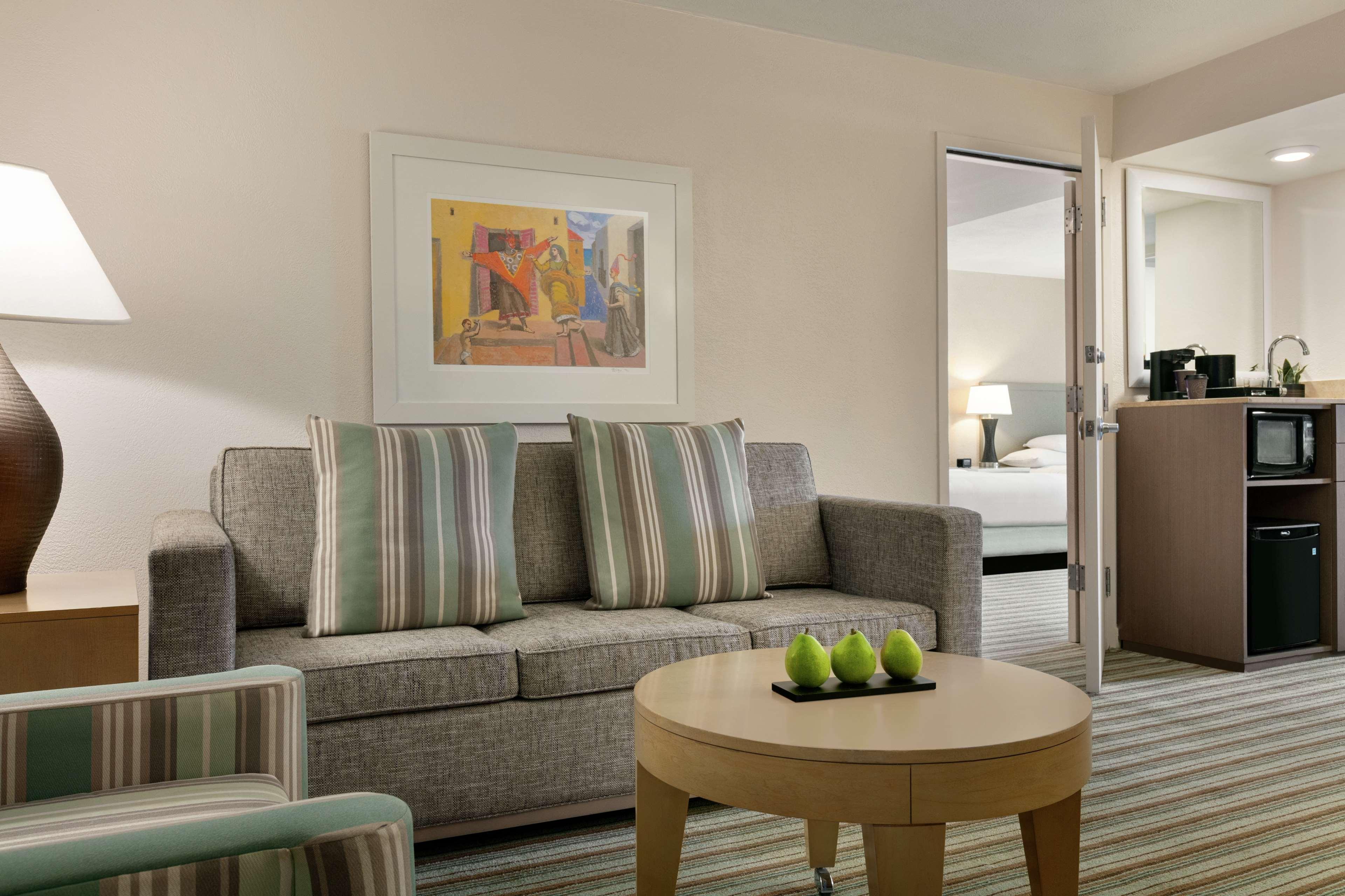 Embassy Suites By Hilton San Juan - Hotel & Casino Buitenkant foto