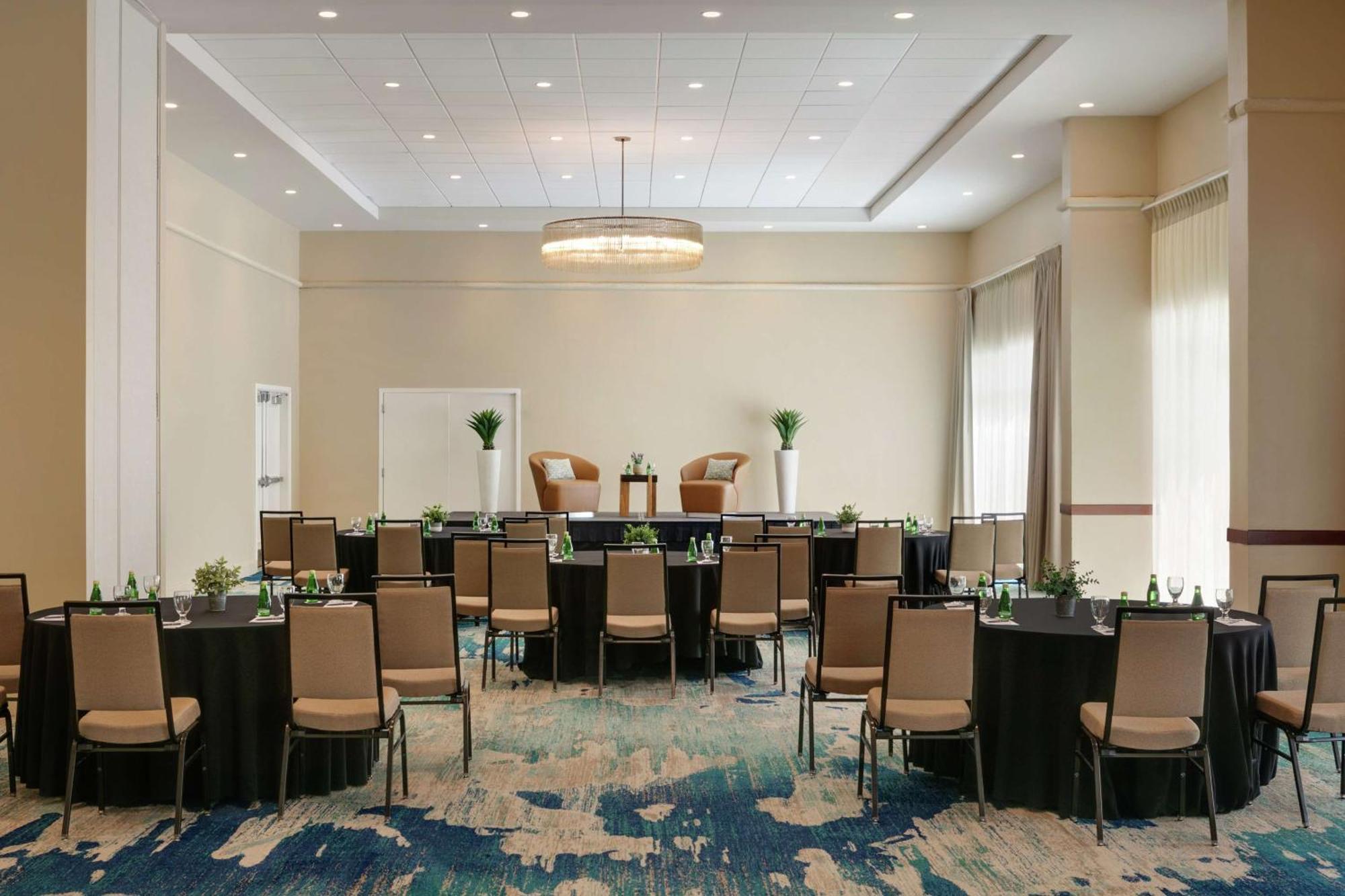 Embassy Suites By Hilton San Juan - Hotel & Casino Buitenkant foto